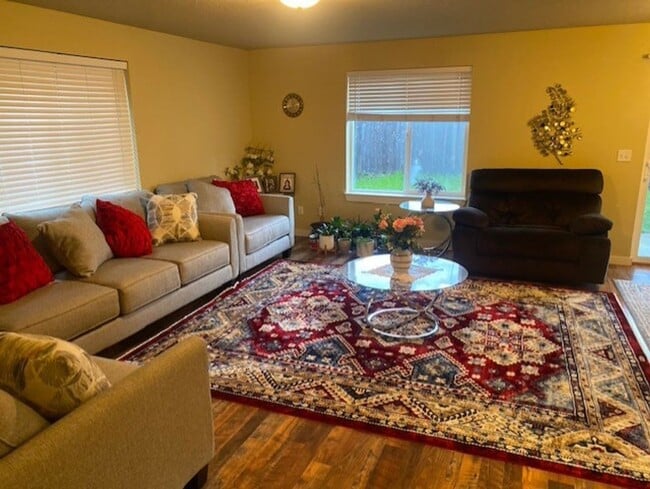 Building Photo - Charming Newer Home in Great Neighborhood
