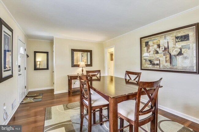 Building Photo - 4029 Woodland Dr