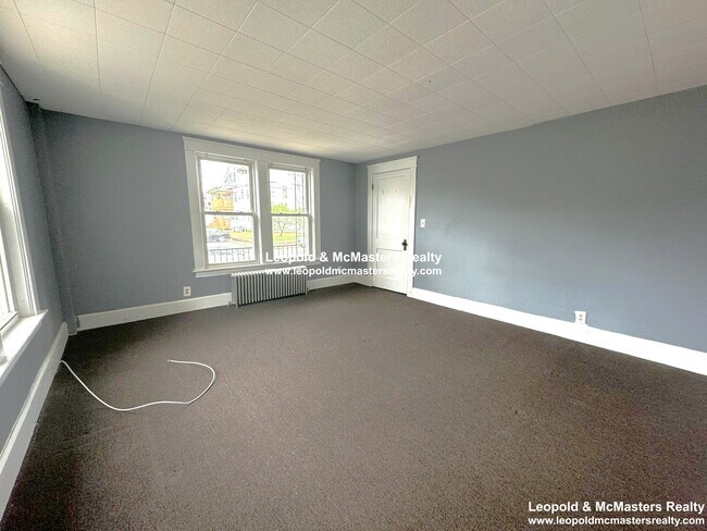 Building Photo - 124 3rd St