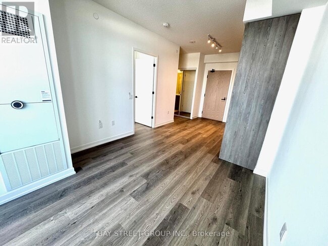 Photo du bâtiment - 8 Interchange Wy