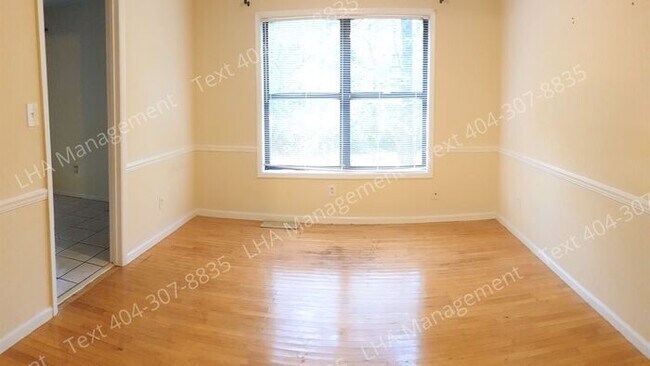 Building Photo - Beautiful 6br / 3bth. Renovated. Open Layout.
