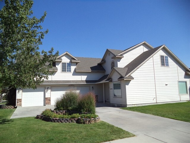 Primary Photo - 1074 S New Summer Ave