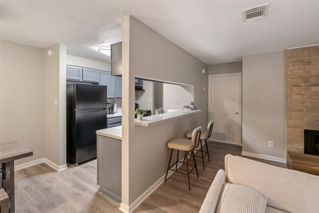 Building Photo - 8923 Antoine Dr