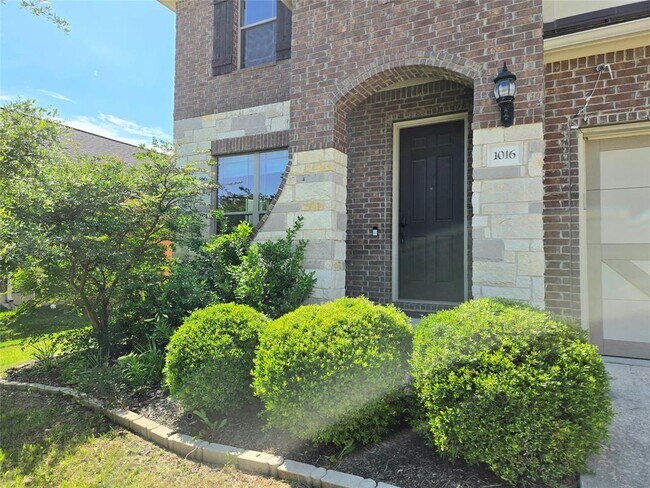 Building Photo - 1016 Hartman Dr