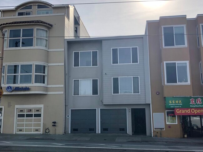 Building Photo - 2233 Taraval St