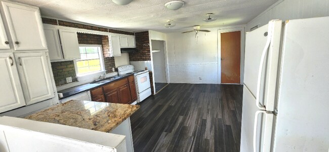 Building Photo - 27485 US-31