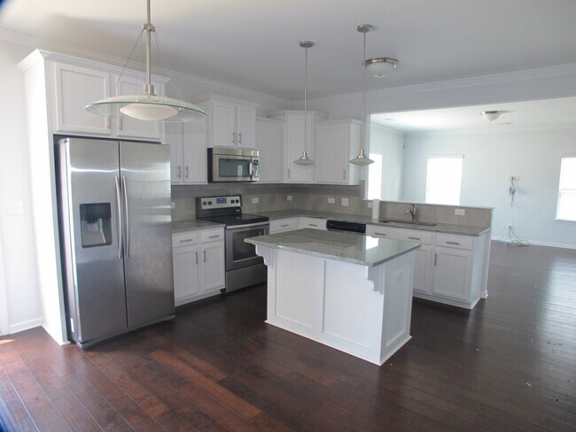 Foto del edificio - Move-In ready, 4 bedroom, 2.5 bath home lo...