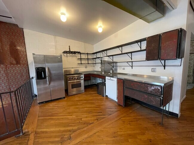 Building Photo - 1111 W Randolph St