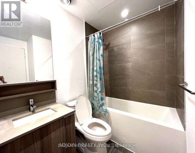 Photo du bâtiment - 950 Portage Pkwy