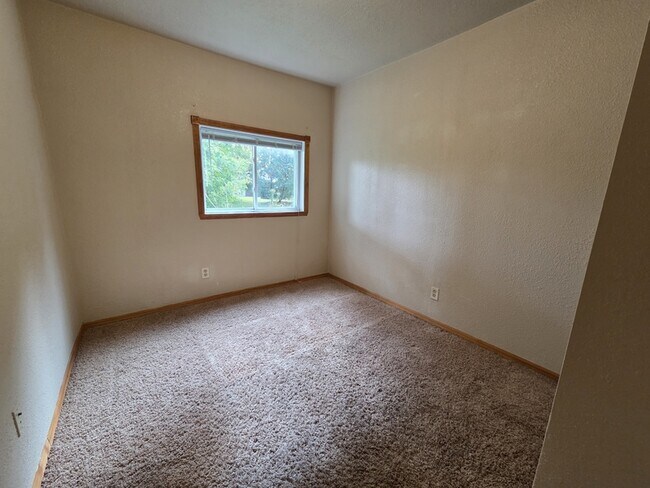 Building Photo - 713 E Goodall St