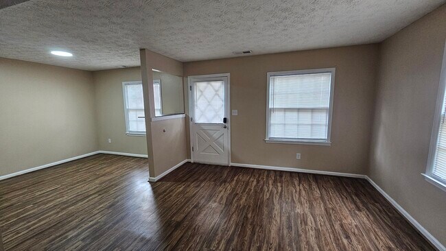 Foto del edificio - 534 Oak Meadow Ln