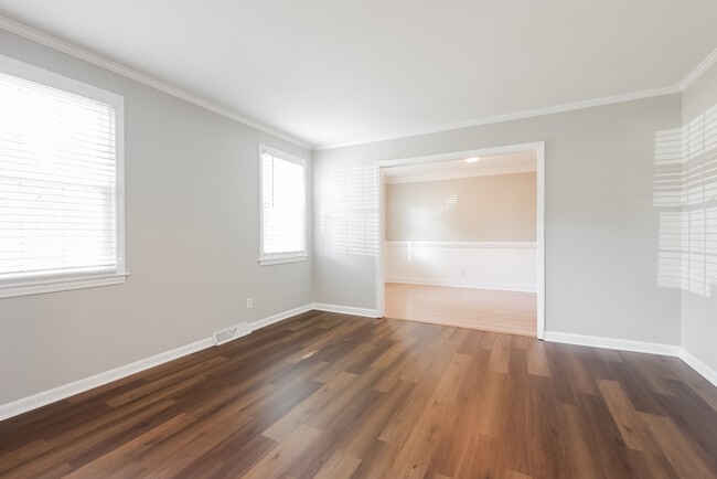 Building Photo - 512 Brooks Rd