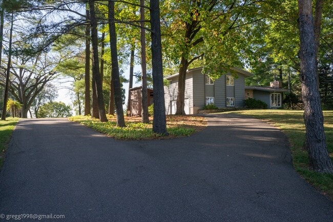 Building Photo - 1835 Hunter Ln
