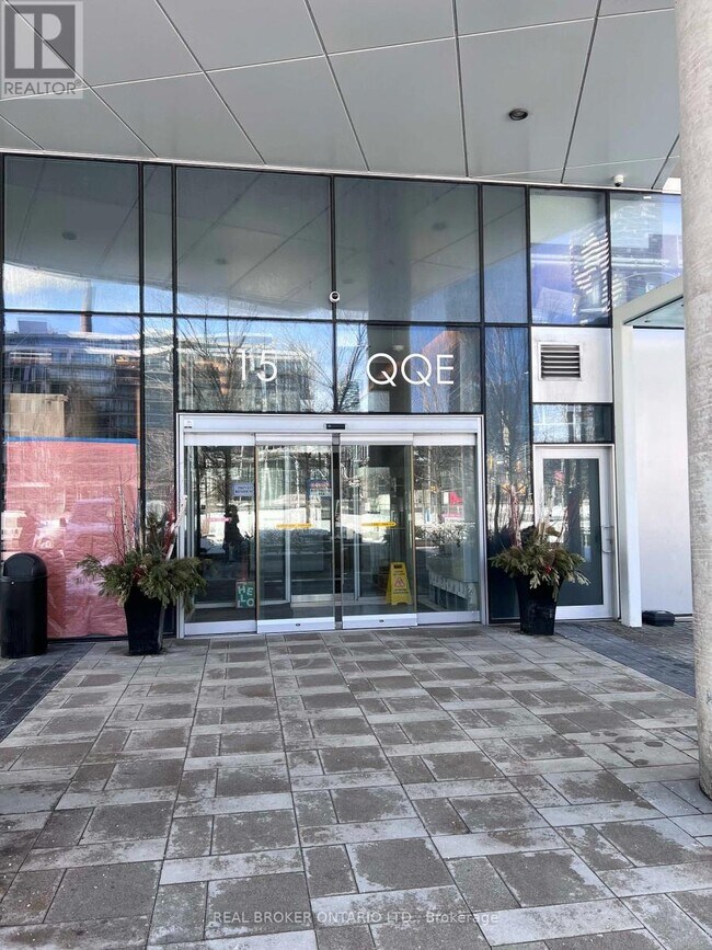 Building Photo - 15 Queens Quay E