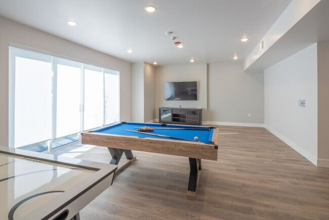 Foto del edificio - Jasmine Luxury Apartments (3672 Jasmine)