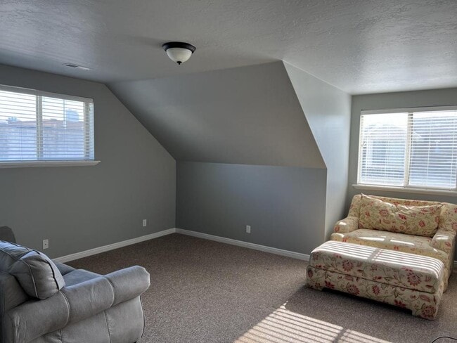 Building Photo - 422 540 W