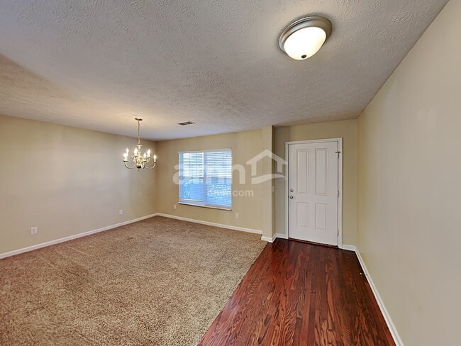 Building Photo - 4529 Hawthorn Dr