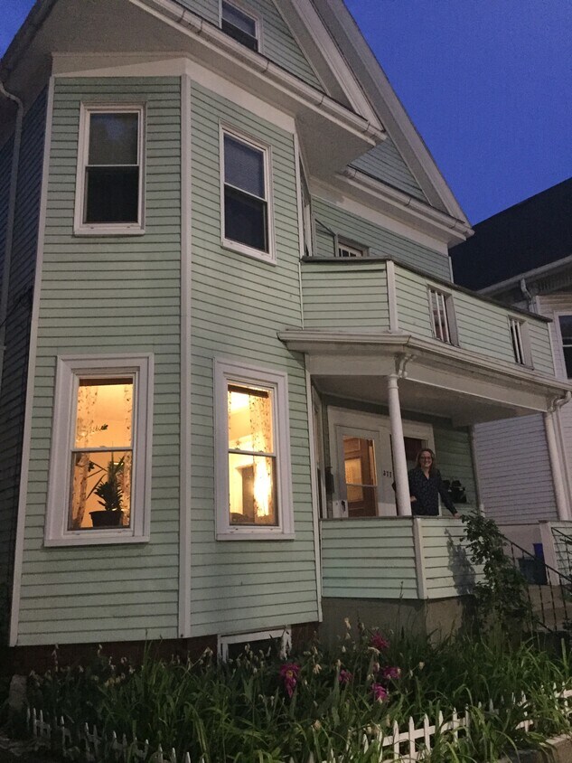 Primary Photo - 377 Highland Ave