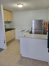 Building Photo - 262 Frood Rd