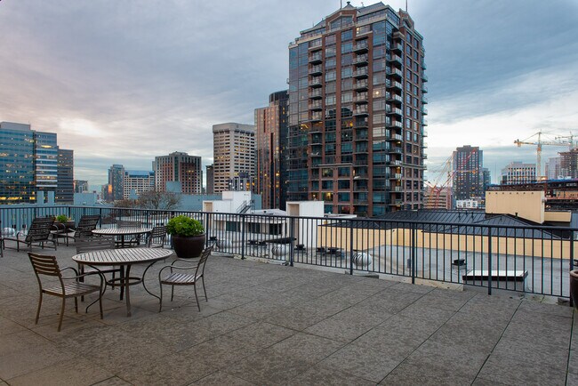 Foto del edificio - 1323 Boren Ave