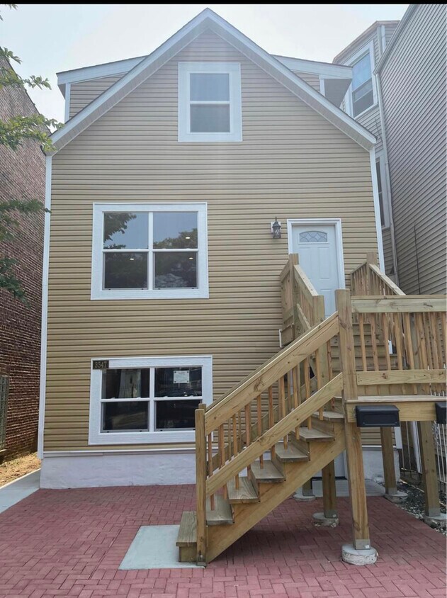 Primary Photo - 3547 W Shakespeare Ave