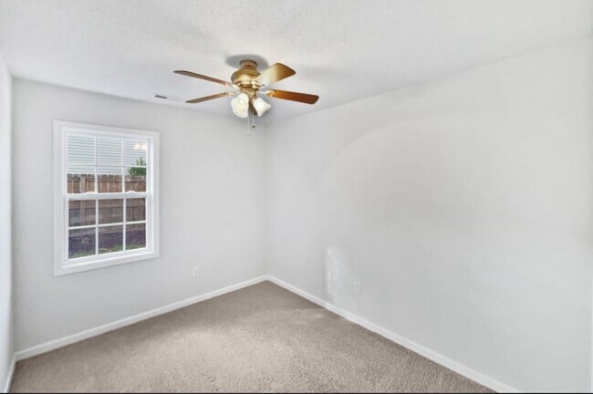 Foto del edificio - 100 Waterford Dr