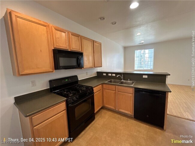 Foto del edificio - 7937 Crimson Point St