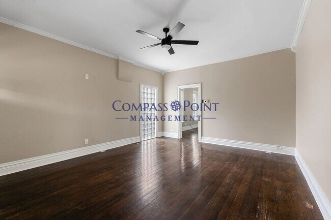 Foto del edificio - 240 E Third St