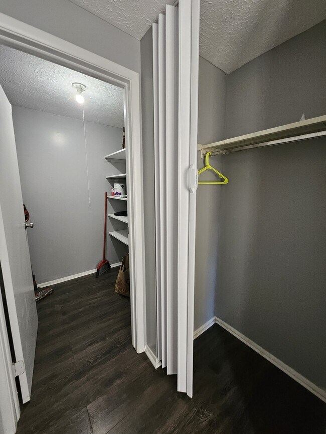 Foto del edificio - 9459 Timber View Dr