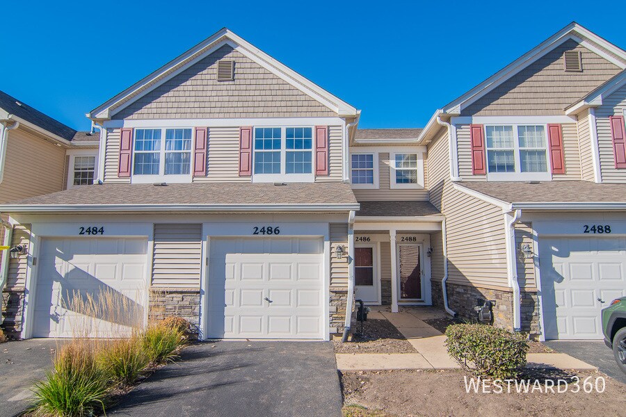 Foto principal - 2486 Golf Ridge Cir