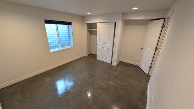 Building Photo - 11478 S Old Cedar Dr
