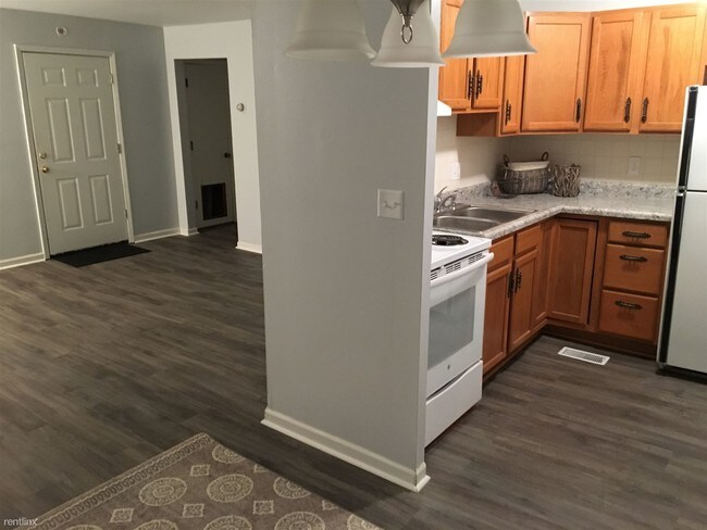 Foto del edificio - 718 Village Ln