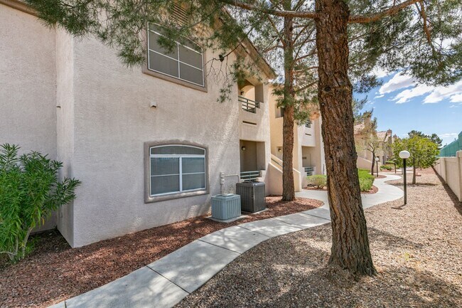 Foto del edificio - CUTE AND COZY 1 BEDROOM UNIT WITH TONS OF UPGRADES*COMMUNITY AMENITIES*