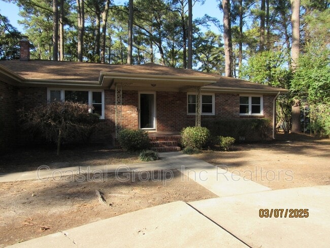 Building Photo - 4052 Shore Dr