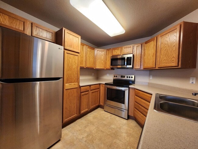 Building Photo - 3011 Mandalay Grove
