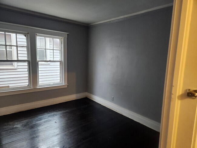 Building Photo - 12195 Cloverlawn Ave