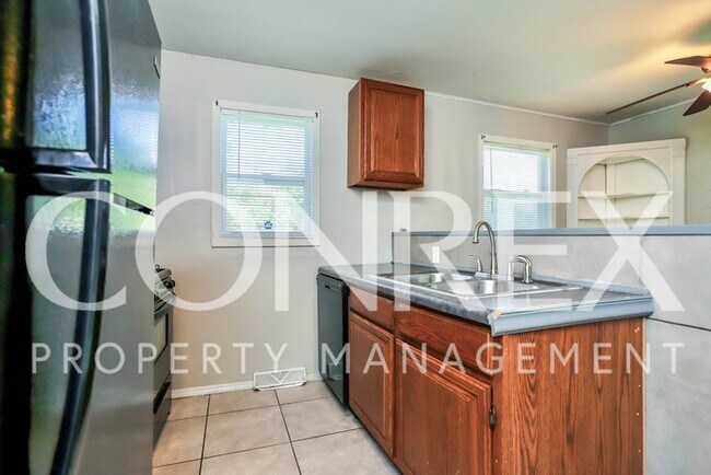 Foto del edificio - Three Bedroom Ranch Home Available Now