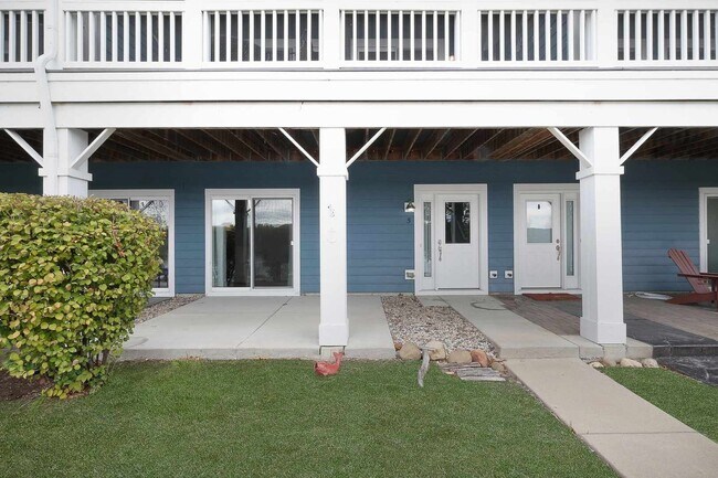 Building Photo - 5 River Row