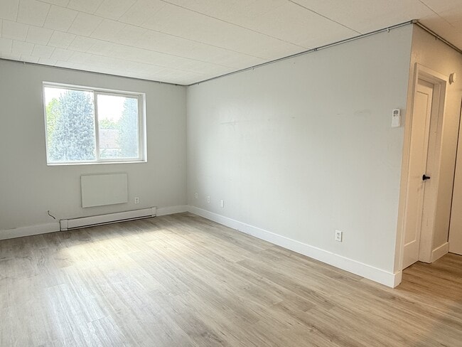 Photo du bâtiment - 471 Tecumseh Rd W