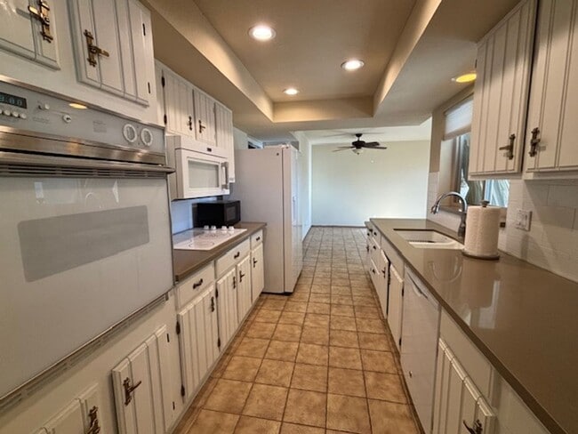 Building Photo - 3 Bedroom - 2 Bath Pool Home on the Golf Course