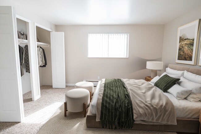 2 habitaciones, 1 baño - Dormitorio principal - Kipling Village Apartments