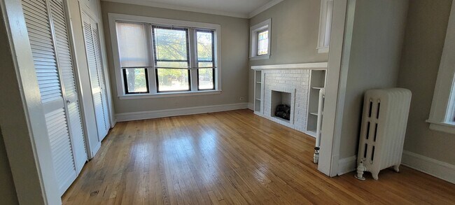 Building Photo - 5061 N Ashland Ave