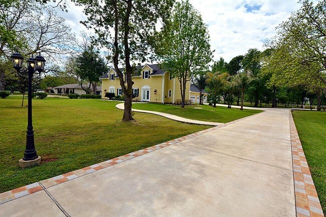 Foto del edificio - 2523 McKeever Rd
