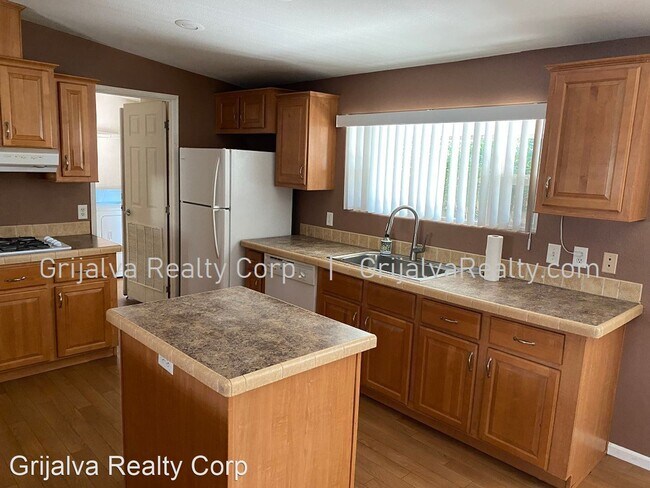 Foto del edificio - 3 br, 2 bath House - 2989 E Acacia Club Lane