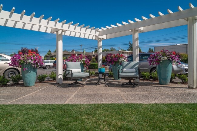 Building Photo - Trellis Pointe Apartments
