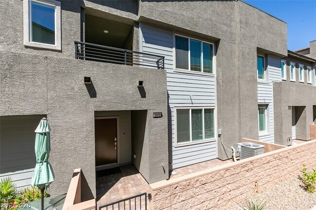 Building Photo - 1535 Maria Xing Ave