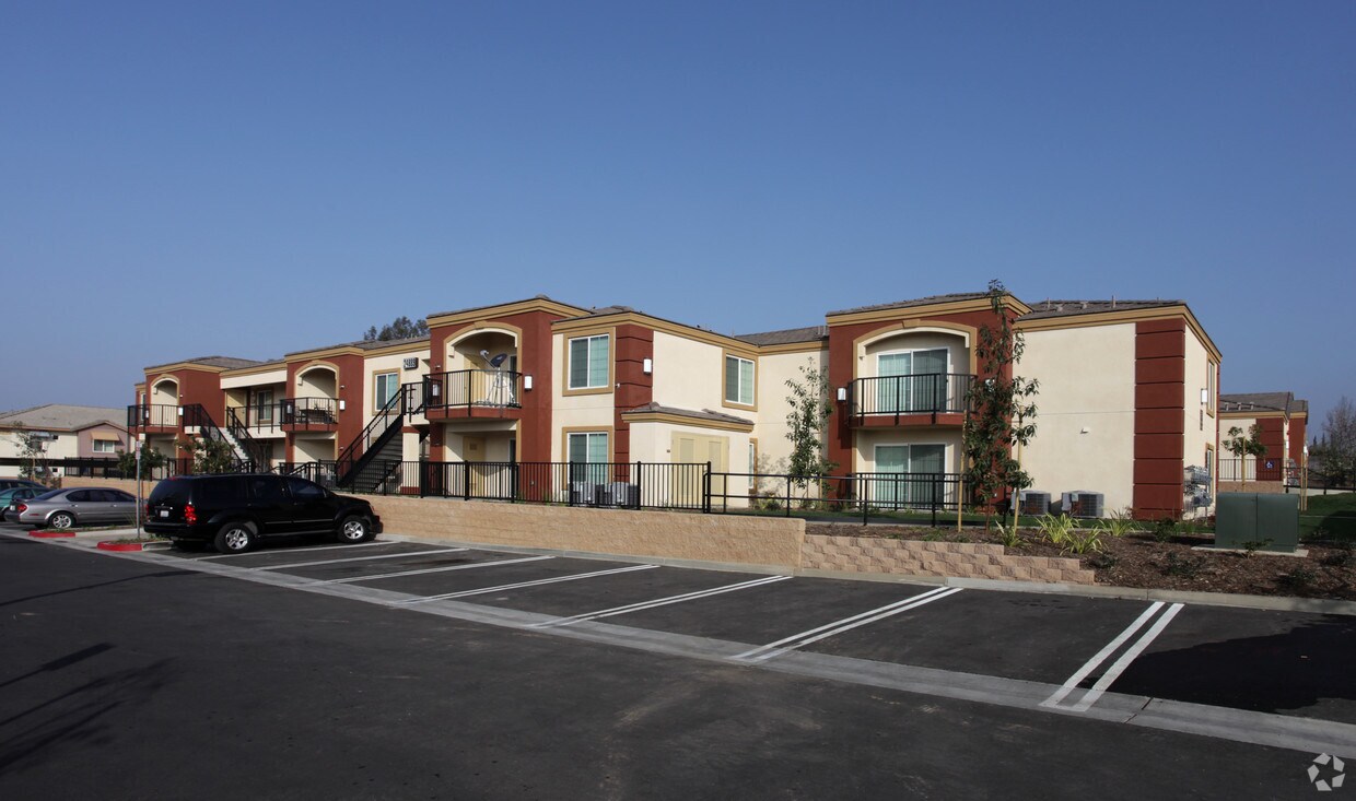 Primary Photo - Hemlock Family Apartments South