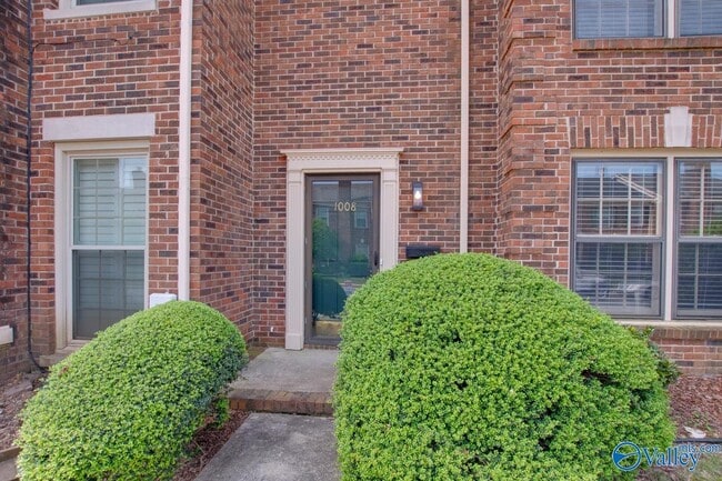 Building Photo - 1008 Heatherwood Dr SE