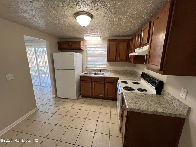 Building Photo - 7635 Praver Dr E