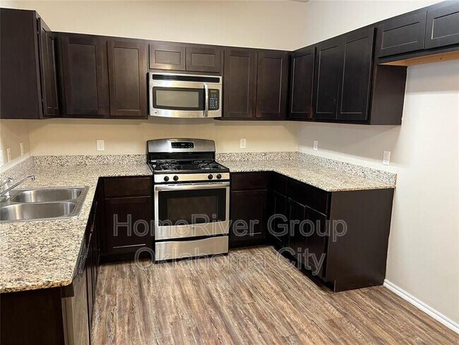 Building Photo - 206 Ashley Dr